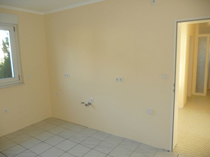 Uso proprio/investimento: edificio plurifamiliare completamente ristrutturato a regola d’arte, con 3 unità abitative di pregio su 4 piani – Küche Erdgeschoss