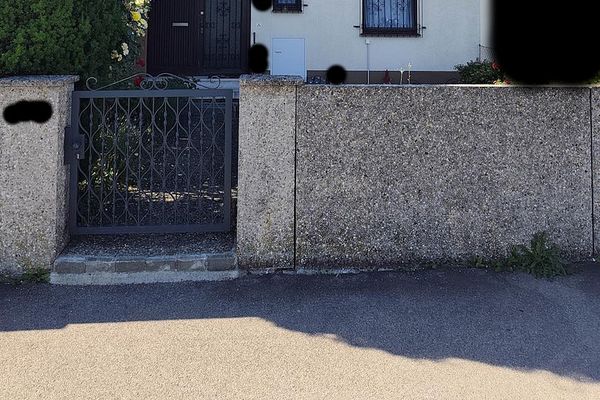 Augsburg-Lechhausen’da sıra evin orta bölümü – 4 oda, bahçe, garaj ve genişletme potansiyeli
