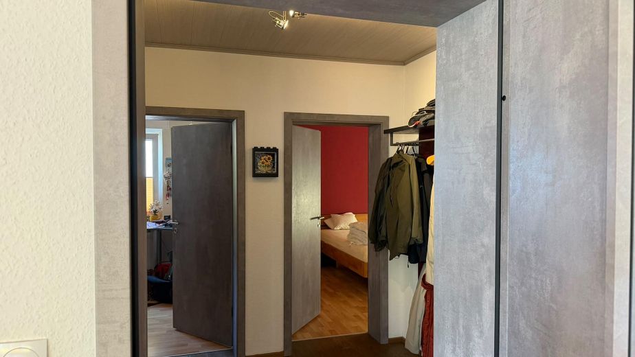 Freistehendes Einfamilienhaus mit Einliegerwohnung – Diele im Eingangsbereich