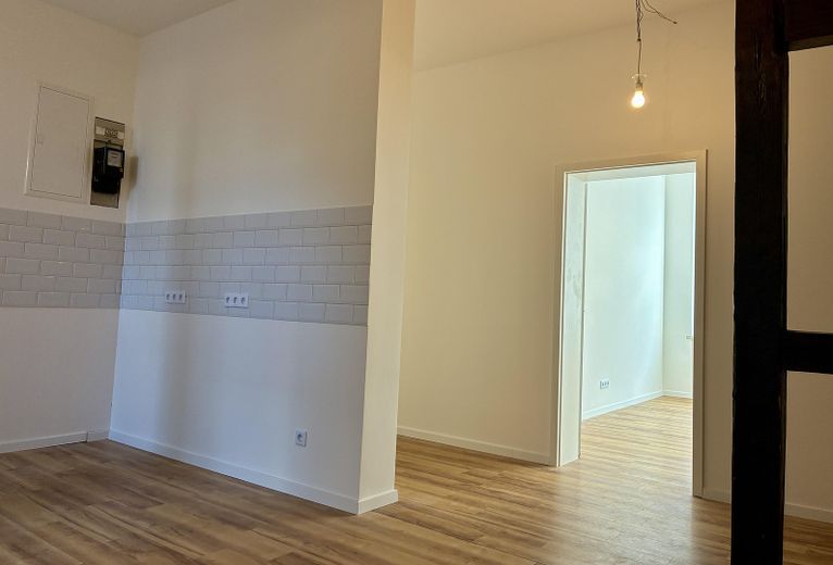 HABITACIÓN EN PISO COMPARTIDO DE CINCO PERSONAS RECIÉN RENOVADO – Blick Richtung Flur