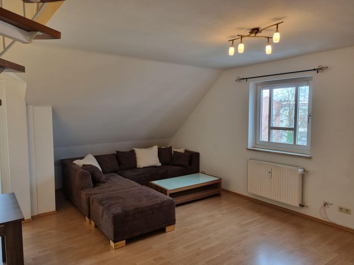Du magst was Besonderes, bist sportlich und nicht allzu groß? Dann,... – Wohnzimmer