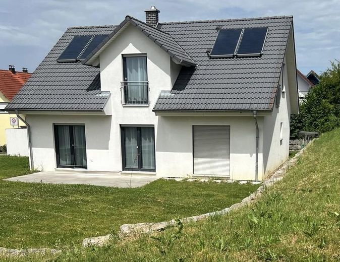 Sonniges Paradies für die Familie –  modernes EFH mit grossem Aussenbereich – Foto 1