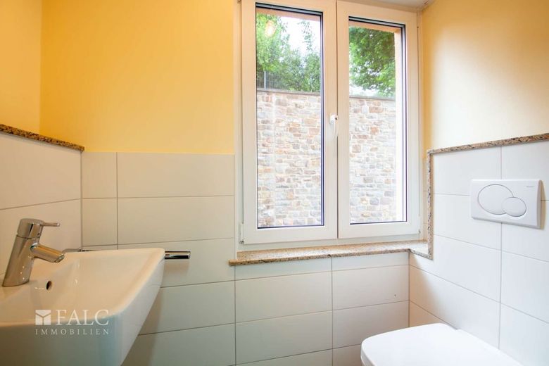 Historische Eleganz! Büro- und Praxisfläche in der Commende Waldbreitbach – Personaltoilette