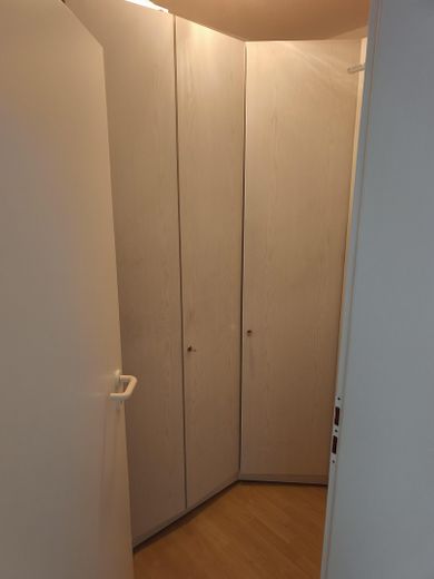 Abstellraum mit Schränken