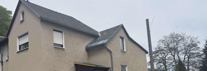 Wohnhaus (Doppelhaushälfte) mit 2 Garagen und viel Nebengelass