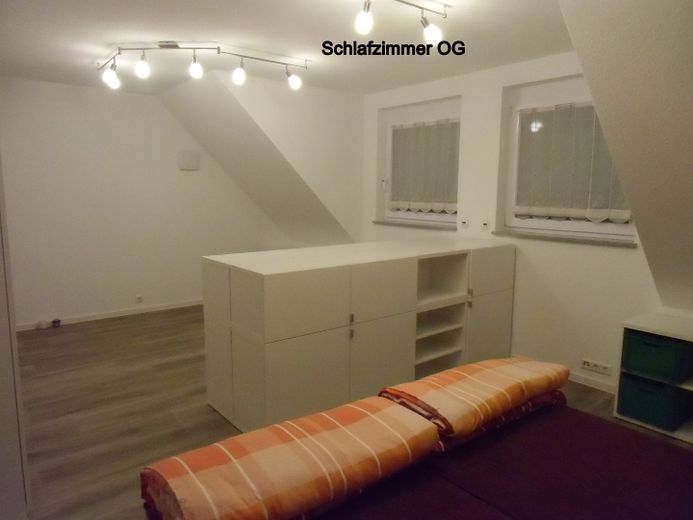 Neuwertige, großzügig geschnittene Doppelhaushälfte (BJ2018) – Schlafzimmer OG