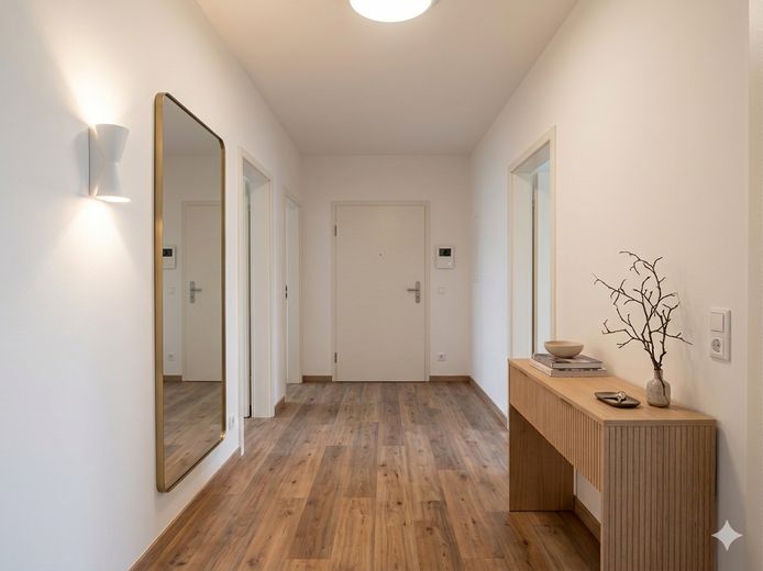 Einfach einziehen und wohlfühlen – hochwertig sanierte 3,5-Zimmer-Wohnung – Flur