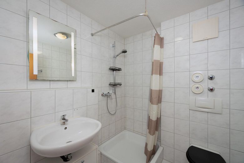 Bel appartement d’une pièce avec balcon dans un environnement calme à Laupheim – Bad