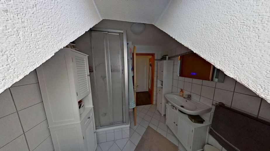 Helle, gemütliche 3-Raum-Wohnung sucht neue Mieter – Badezimmer