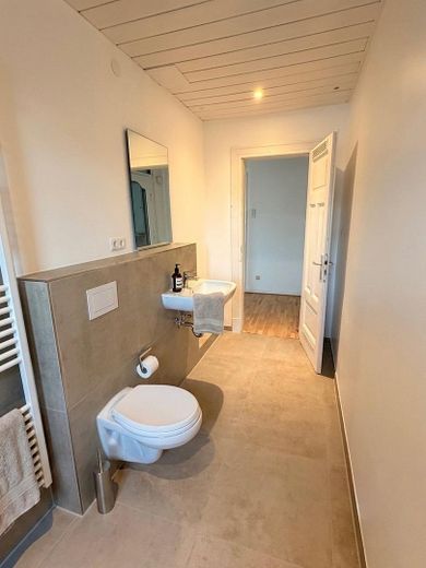 3,5-Zimmer-Wohnung mit neuem Badezimmer in der Martinistraße - WG-geeignet – Badezimmer