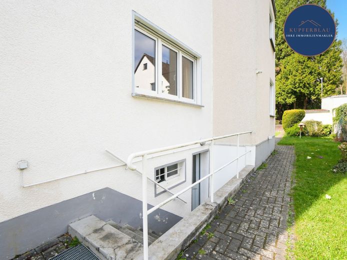 Stilvolle Doppelhaushälfte mit Gartenidylle in Bad Honnef-Selhof – Kellertreppe