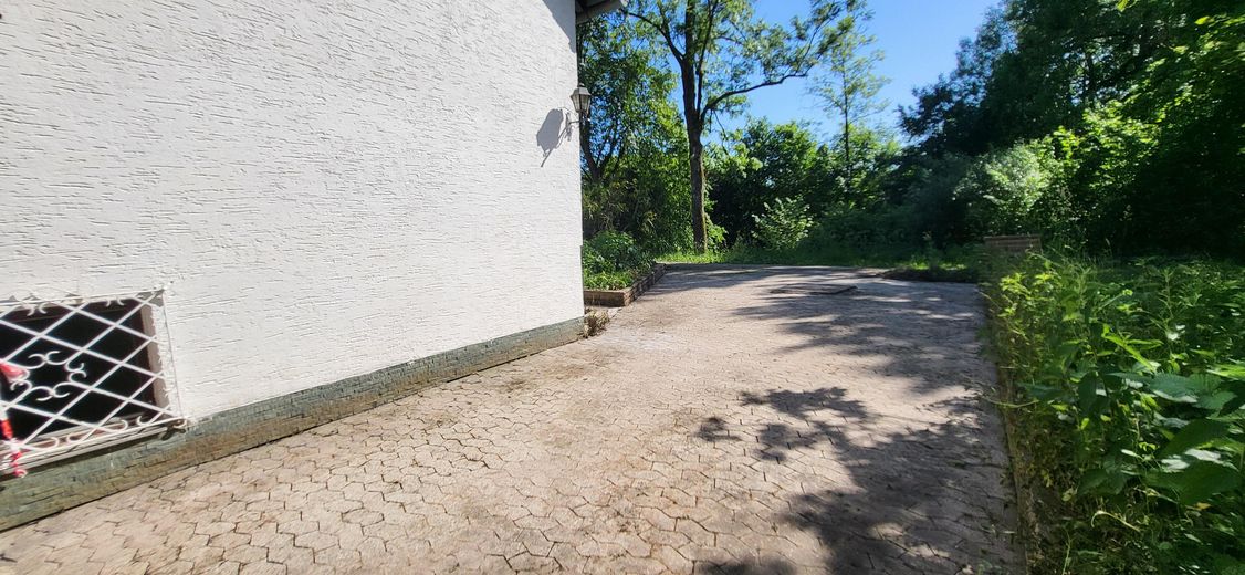 Architektenhaus in ausergewöhnlicher Alleinlage – Außenansicht 6