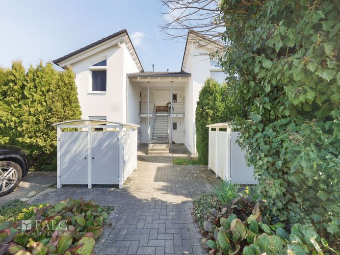 96 m² Wohnkomfort: Helle 4-Zimmer-Wohnung mit Balkon und Extras – Eingang