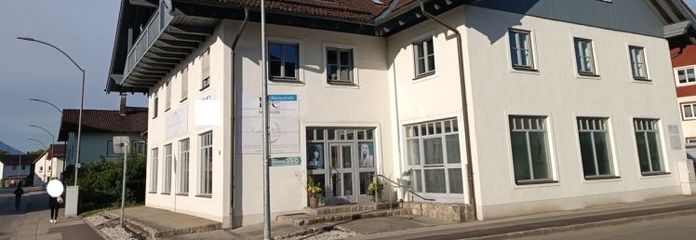 Repräsentative Gewerbefläche in Toplage von Freilassing – modern, klimatisiert & sofort bezugsbereit