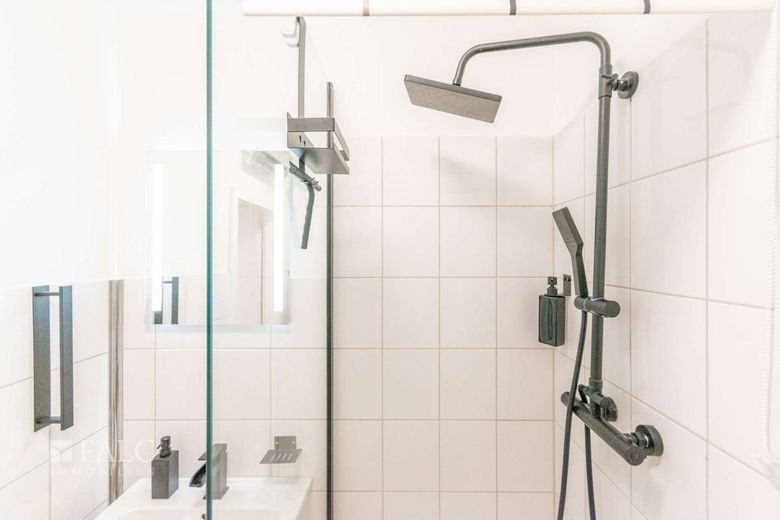 Kurzzeitvermietung Deluxe - Hochprofitables Investitionsobjekt – Badezimmer Dusche