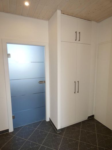 Hochwertige 3-Raum-Dachgeschosswohnung mit großer Dachterrasse in ruhiger Top-Lage – Einbauschrank im Flur