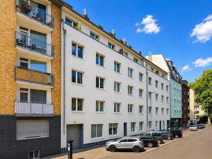 Kölner Südstadt: Günstig unter Marktwert kaufen & gewaltiges Mietsteigerungspotenzial sichern! – Frontansicht Wormserstr. 47ff