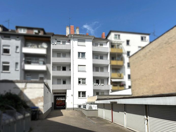 Solide Kapitalanlage in Ludwigshafen-Süd | 1,5-Zimmer-Wohnung, vermietet | Garage optional – Hofansicht