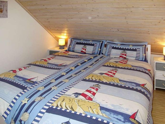 Schlafzimmer 1