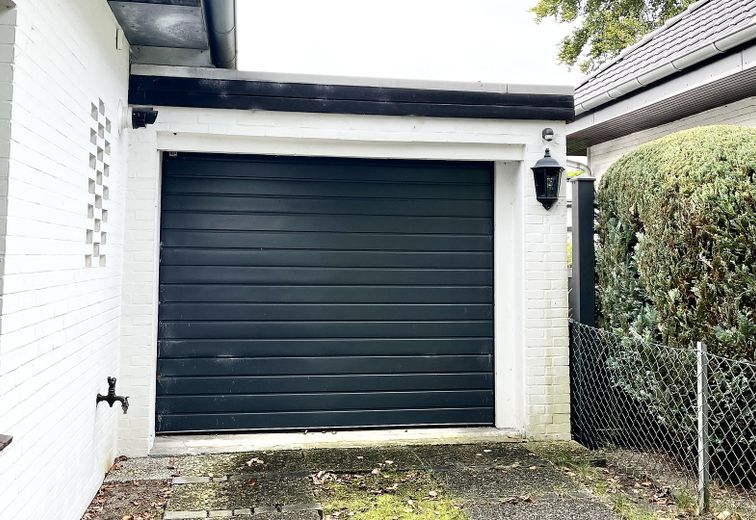 Viel Raum für Ihr Leben – Garage mit elektr. Tor