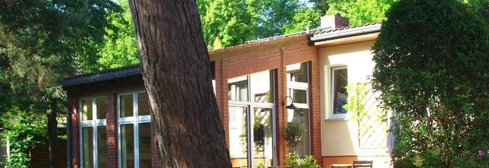 Mediterranes Wohnen in Berlin-Lichtenrade – liebevoll modernisiertes Einfamilienhaus – Gartenansicht