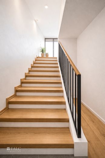 "Individuell fertigstellen &amp; profitieren - helle Wohnung mit Balkon und Tiefgaragenstellplatz" – Treppe - Ki