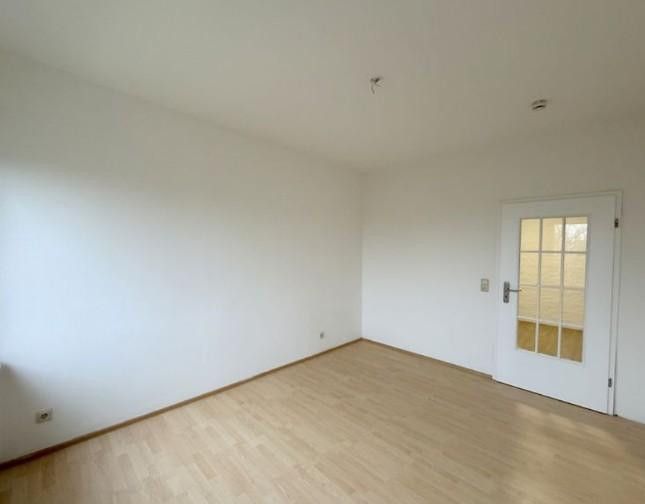 Charmante 3-Zimmer-Dachgeschosswohnung mit Garten – nur 2 Minuten zum Banter See – Raum 1 