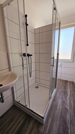 Kernsanierte 2 Zimmer Wohnung zu vermieten – Bad