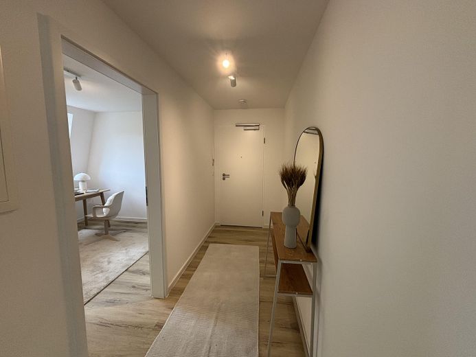 Vollmöblierte 2,5-Zimmer-Maisonette mit Tageslichtbad & Kellerraum - Neubau 2024 in Köln Mülheim! – Flur