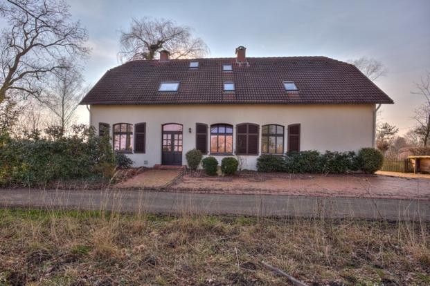 Großzügiges Haus in Alleinlage mit großem Garten – Ostseite
