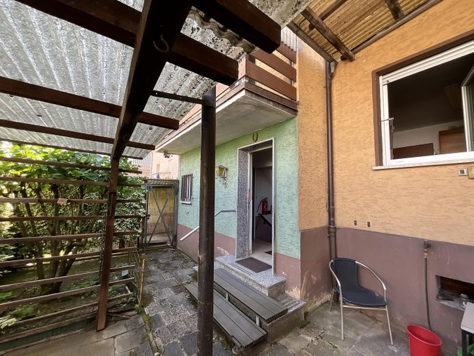 Casa indipendente in posizione centrale con ampio cortile a Mühlheim, senza agenzia immobiliare – Foto 2