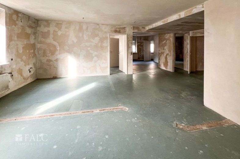 Flexible Praxis- oder Büroräume im 1. Obergeschoss - Ausbau nach Absprache möglich – Zimmer-2-1