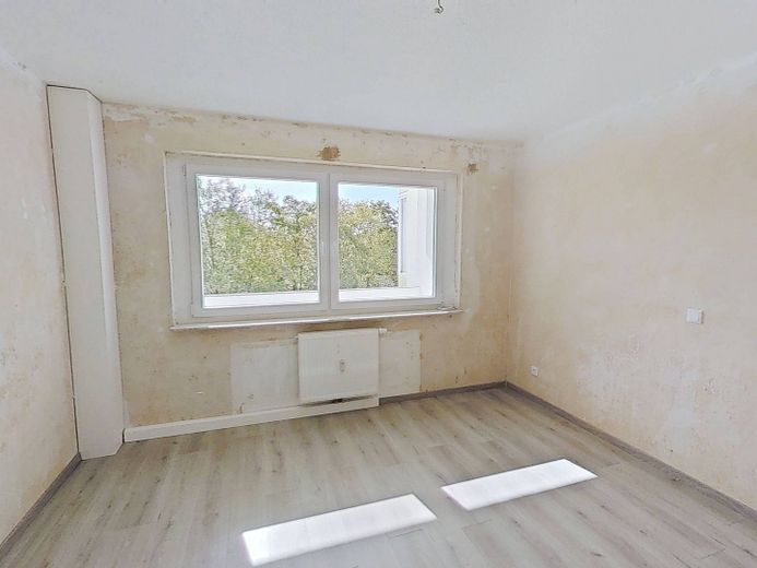 KENDİNİZ YENİLEYİN VE TASARRUF EDİN: BALKONLU ve bol ışık alan büyük 4 odalı daire – Ansicht I: Schlafzimmer II