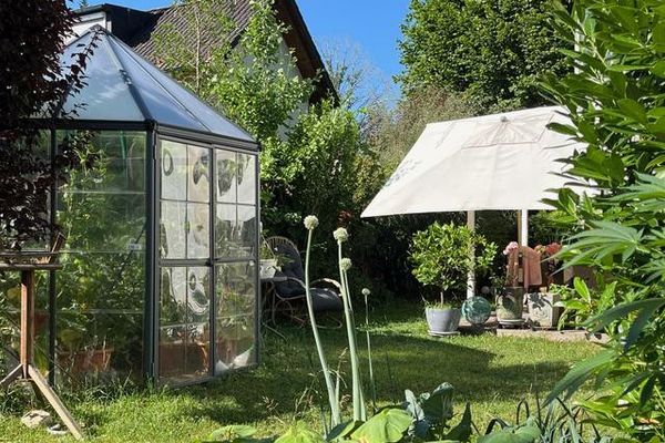 Oasi con giardino di 3-4 locali | 2 terrazze in legno | Copertura in vetro | POSIZIONE TOP