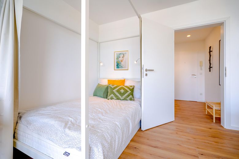 1,40m breites Bett + Gardienen