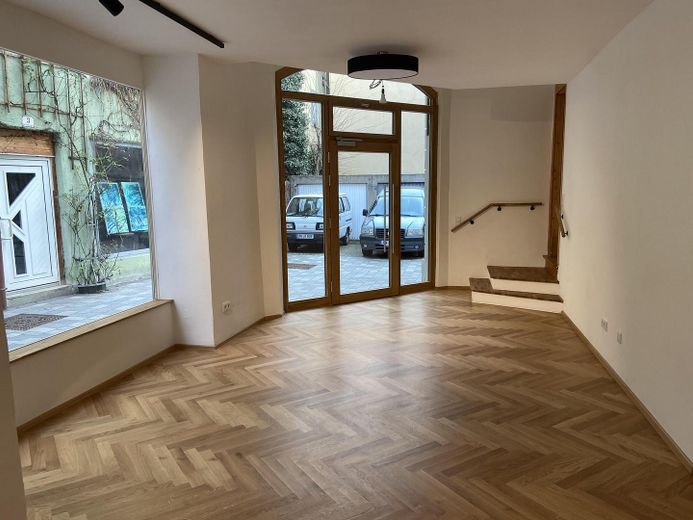 Steingruber Yapısı’nda Mağaza veya Ofis: 94 m², yenilenmiş, 3 vitrin – Ansbach Neustadt – Innen 1