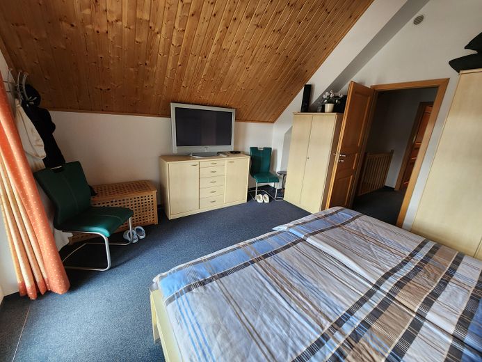 Ferienhaus mit eigenem Bootsliegeplatz – Schlafzimmer 1