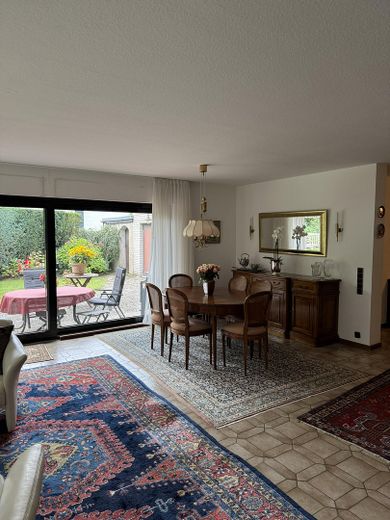 Beaucoup d’espace pour vos projets et rêves, spacieuse maison individuelle avec appartement indépendant à Cologne-Hahnwald – Eßzimmer 