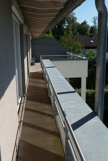 PROVISIONSFREI! Exklusives 4-Zimmer Penthouse in ruhiger Lage in Rosenheim Süd – Umlaufender Verbindungsflur
