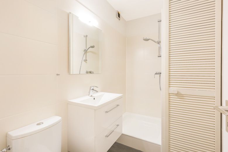 Blankenese: Moderne, ruhige 5 Zi EG/ST Whg inkl.2 Zi, Sauna, Duschbad im Souterrain – Gäste-WC mit Dusche