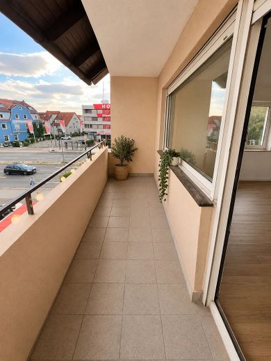 Ankastre mutfaklı, yeni yenilenmiş 2 odalı daire Nürnberg – hemen taşınmaya hazır – Loggia