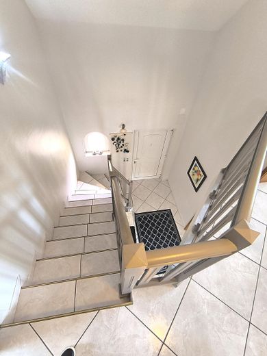 4 km von Saarbrücken - EFH in TOP-Lage - in F-57350 Stiring-Wendel – Treppe zum OG