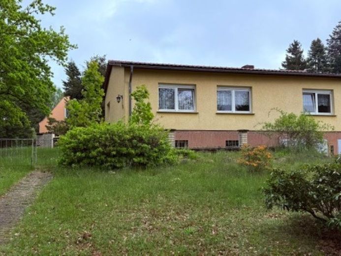 **Massiv unterkellertes EFH im Bungalowstil mit Tiefgarage und großem Grundstück im Töpferort** – Foto 1