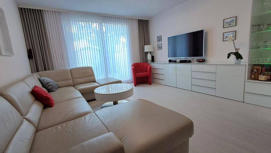 БЕЗ МАКЛЕРА Середній рядний будинок у GE-Resse, 82 м², з гаражем, KfW-70 – Wohnzimmer