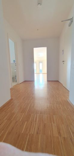 Großzügige 3-Zimmer-Wohnung in historischer Kreuz-Bräu – Südbalkon, Aufzug & TG – Flur