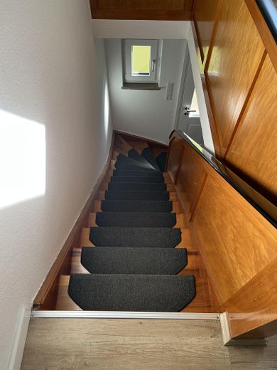 Einfamilienhaus Neerstedt (zentral) – Treppe abwärts