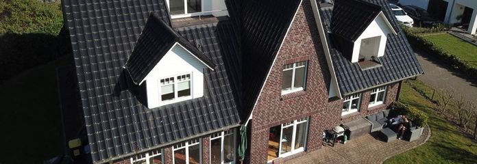 Whg links mit Giebel + Loggia 