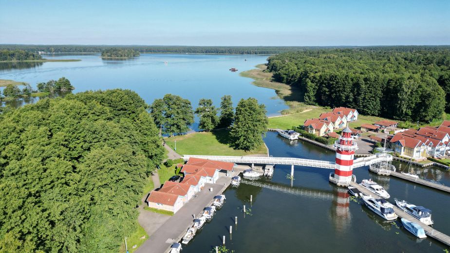 Casa de vacaciones con embarcadero propio en Hafendorf Rheinsberg – Hafenausfahrt zum See