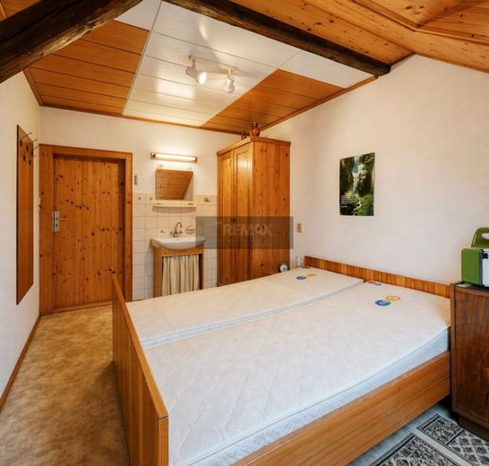 Mehrfamilienhaus mit Gewerbeeinheit in zentraler Lage von Falkenstein – Bild 2