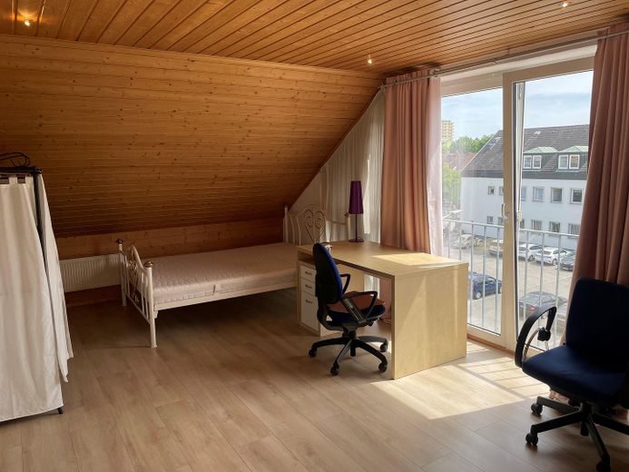 Sanierte 2-Zimmer-Wohnung in TOP-Lage - Sofort verfügbar! – Wohnzimmer Teil 1